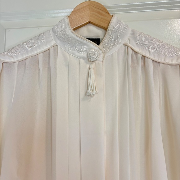 Vintage Robinson's Cream Polyester Blouse Wrap Collar Tassel Detail Women's Sz 8 - Picture 4 of 8